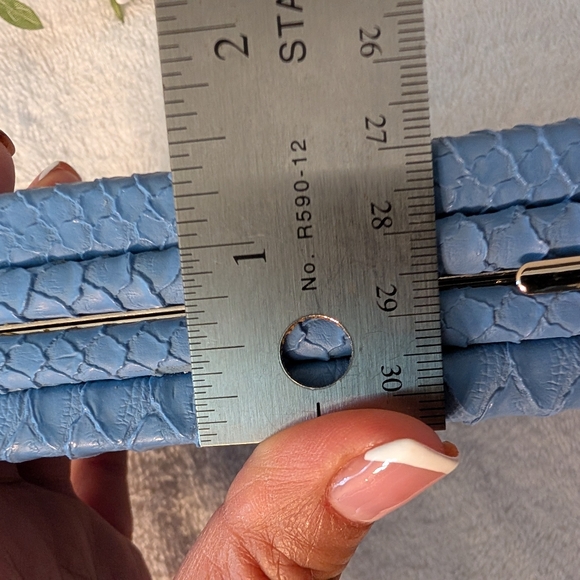 Trish McEvoy Blue Reptile Make-up/ Brushes Hardcase - Picture 13 of 14